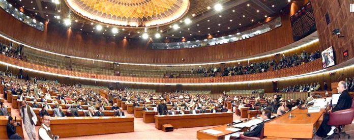 اسلام آباد: وزیراعظم عمران خان پارلیمنٹ کے مشترکہ اجلاس سے خطاب کررہے ہیں