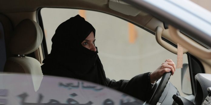 Senior cleric backs women driving, says does not contradict Quran, Sunnah| en.jasarat.com