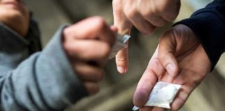 Gang selling drugs to Karachi University students busted
