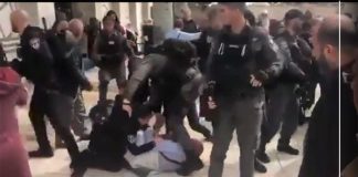 قابض اسرائیلی فوجی عورتوں کو مسجد اقصی میں زدوکوب کرتے ہوئے
