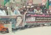 جیکب آباد : پی پی ش ب کی جانب سے ٹائر جلا کر لوڈشیڈنگ اور پینے کے پانی کی قلت کیخلاف احتجاج کیا جارہا ہے