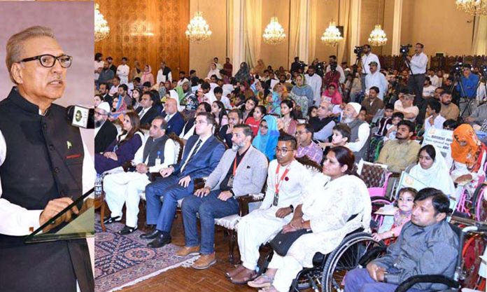 اسلام آباد، صدر عارف علوی ویل چیئر تقسیم کرنے کی تقریب سے خطاب کررہے ہیں