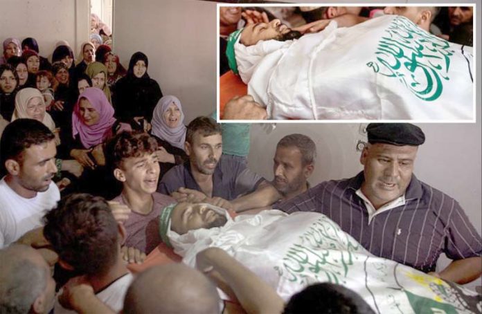 غزہ: اسرائیلی فوج کی فائرنگ سے شہید ہونے والے قسام بریگیڈ کے مجاہد محمود ادہم کے اہل خانہ غم سے نڈھال ہیں