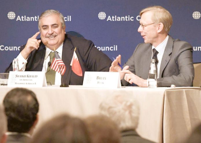 واشنگٹن: ایران کے لیے امریکی ایلچی برائن ہک اور بحرینی وزیر خارجہ خالد الخلیفہ مباحثے میں شریک ہیں