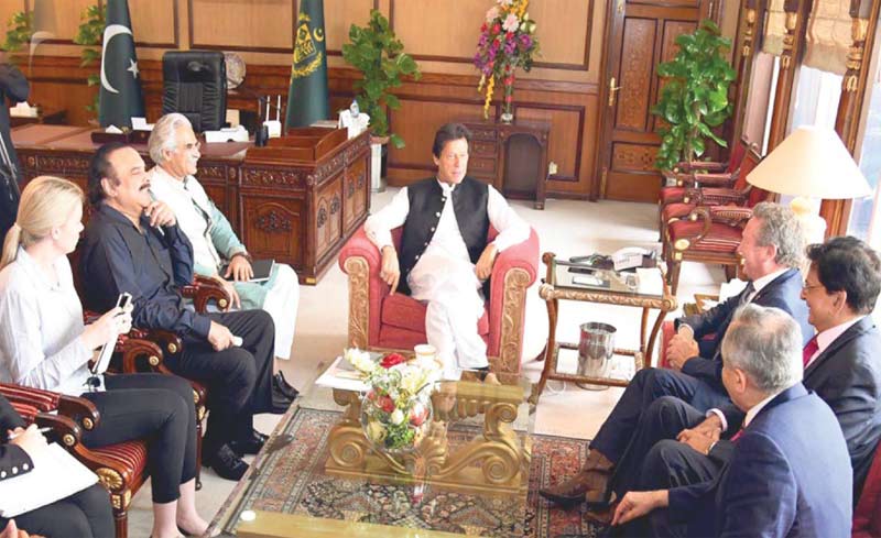 اسلام آباد: وزیراعظم عمران خان سے آسٹریلیا کے بزنس ایگزیکٹو اینڈریو فورسٹ ملاقات کررہے ہیں