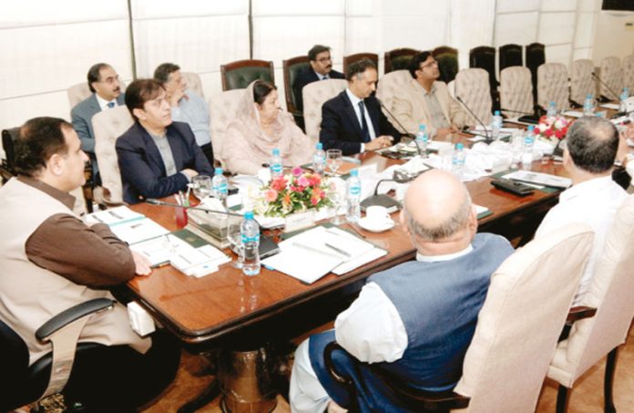 لاہور:وزیر اعلیٰ پنجاب محکموں کی کارکردگی کے حولے سے اجلاس کی صدارت کر رہے ہیں
