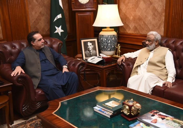 کراچی،گورنر سندھ عمران اسماعیل سے سابق وزیر اعلیٰ ارباب غلام رحیم ملاقات کررہے ہیں