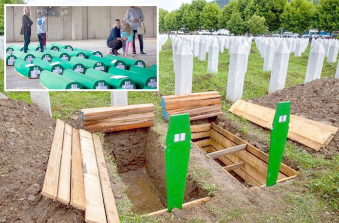 بوسنیا: سربرنیتسا قتل عام میں شہید کیے گئے 33 مسلمانوں کی باقیات سانحے کی چوبیسویں برسی پر دفن کی جارہی ہیں