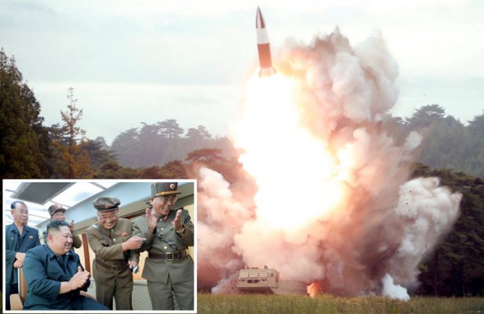 شمالی کوریا: میزائل فضا میں بلند ہورہا ہے‘ سربراہ مملکت کم جونگ اُن تجربے کا مشاہدہ کررہے ہیں