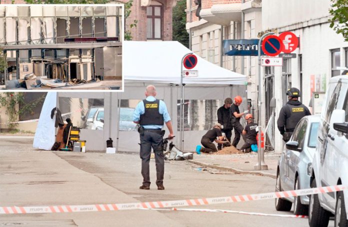 کوپن ہیگن: بم دھماکے کے بعد پولیس اور ماہرین جائے وقوع سے شواہد اکٹھے کررہے ہیں