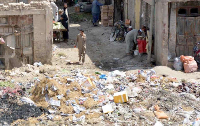 کوئٹہ ،کاسی روڈ سبزی منڈی پر جمع کچرے کا ڈھیر مقامی انتظامیہ کی کارکردگی کا پول کھول رہا ہے