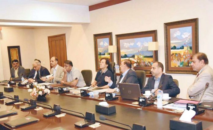اسلام آباد: وزیراعظم عمران خان ہائرایجوکیشن سے متعلق اجلاس کی صدارت کررہے ہیں