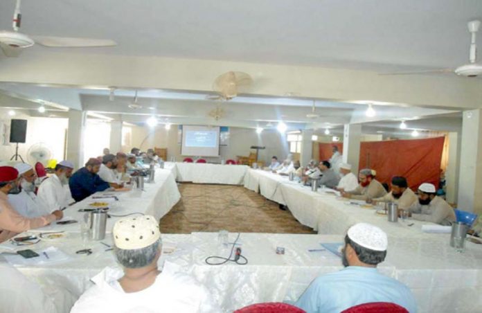 کراچی: امیرجماعت اسلامی سندھ محمد حسین محنتی قبا آڈیٹوریم میں ضلعی امرا کے اجلاس سے خطاب کر رہے ہیں