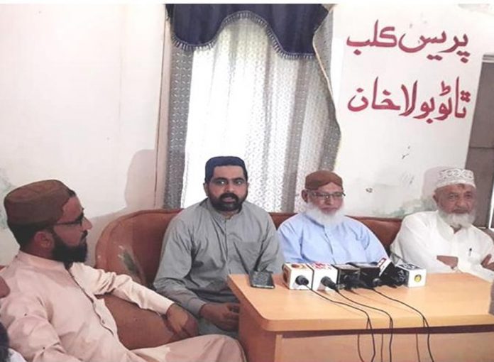 جامشورو: جماعت اسلامی پاکستان کے مرکزی نائب امیر اسداللہ بھٹو، محمد حسین محنتی اوررکن صوبائی اسمبلی سید عبدالرشید مشترکہ پریس کانفرنس کررہے ہیں