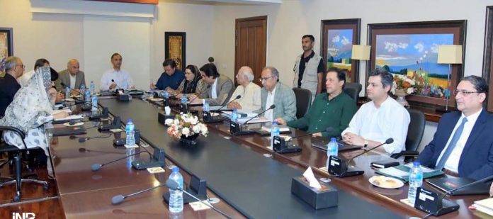 اسلام آباد: وزیراعظم عمران خان کی زیر صدارت معاشی ٹیم کا اجلاس ہورہاہے