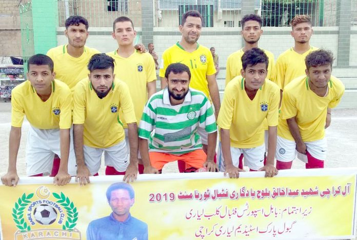 بابل اسپورٹس فٹبال کلب کے زیر اہتمام آل کراچی شہید عبدالخالق بلوچ یادگاری فٹبال ٹورنامنٹ آزاد بلوچ کا گروپ فوٹو
