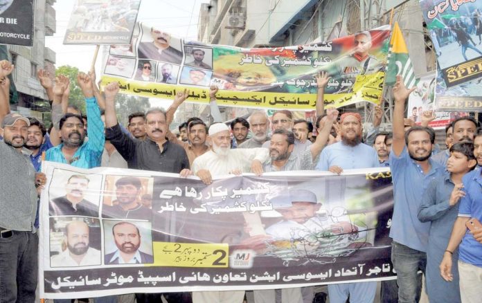 حیدر آباد : تاجر اتحاد ایسوسی ایشن کے تحت کشمیری بھائیوں سے اظہار یکجہتی ریلی نکالی جارہی ہے