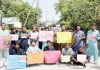 لاڑکانہ : اسٹوڈنٹس ایکشن کمیٹی کے تحت مطالبات کی عدم منظوری کیخلاف جناح باغ پر احتجاج کیا جارہا ہے