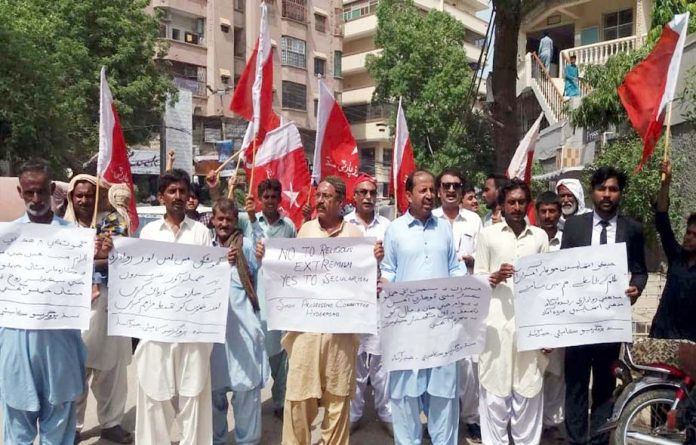 حیدر آباد : پروگریسو کمیٹی کے تحت مطالبات منظور نہ ہونے کیخلاف پریس کلب پر احتجاج کیا جارہا ہے