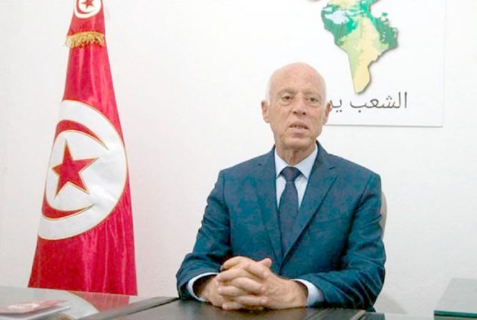 تیونس: پروفیسر سعید قیس پہلے انتخابی مرحلے میں اپنی فتح کے بعد خطاب کررہے ہیں