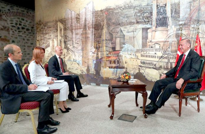 انقرہ: تُرک صدر رجب طیب اردوان برطانوی خبررساں ادارے رائٹرز کو انٹرویو دے رہے ہیں