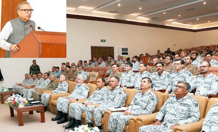 کراچی: صدر مملکت ڈاکٹر عارف علوی ’’شمشیر بحر 7 اور ترسیل بحر ‘‘ کی افتتاحی تقریب سے خطاب کررہے ہیں