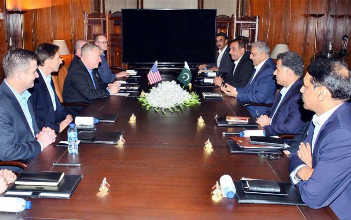 راولپنڈی: آرمی چیف جنرل قمر جاوید باجوہ سے امریکی سینٹ کام کے کمانڈ جنرل کینتھ میکنزی ملاقات کررہے ہیں