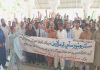 جامشورو : سندھ یونیورسٹی ایمپلائز ورکرز ایسوسی ایشن کے تحت انتظامیہ کیخلاف احتجاج کیا جارہا ہے