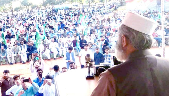 امیر جماعت اسلامی پاکستان سینیٹر سراج الحق کوٹلی میں عز م جہاد کشمیر کانفرنس سے خطاب کررہے ہیں