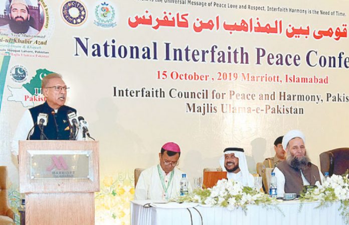 اسلام آباد: صدر مملکت ڈاکٹر عارف علوی قومی بین المذاہب امن کانفرنس سے خطاب کررہے ہیں