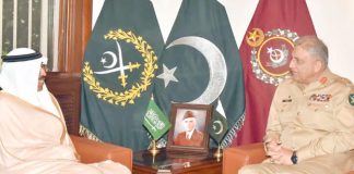 راولپنڈی: آرمی چیف قمر جاوید باجوہ سے سعوی نائب وزیر دفاع محمد بن عبداللہ ال عیش ملاقات کررہے ہیں