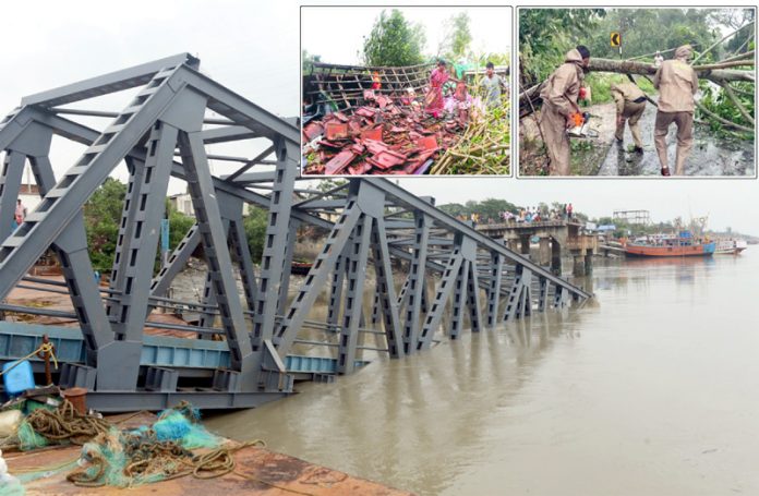 بنگلادیش: طاقت ور طوفان بلبل کے باعث دریا پر قائم جیٹی، درخت اور مکان کی چھت گرگئی ہے