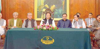 لاہور: وزیراعظم عمران خان پنجاب کی پارلیمانی پارٹی اجلاس سے خطاب کررہے ہیں