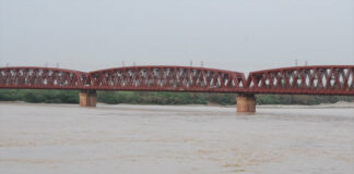 ملک بھر سے سیلابی پانی کی دریائے سندھ میں آمد، کوٹری بیراج پر سطح بلند ہونے لگی