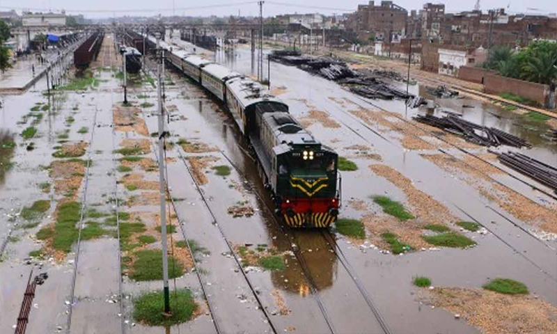 پاکستان ریلوے کا سیلاب سے متاثرہ ٹریک پرکام کرنے والے ملازمین کی مالی امداد کرنے کا فیصلہ