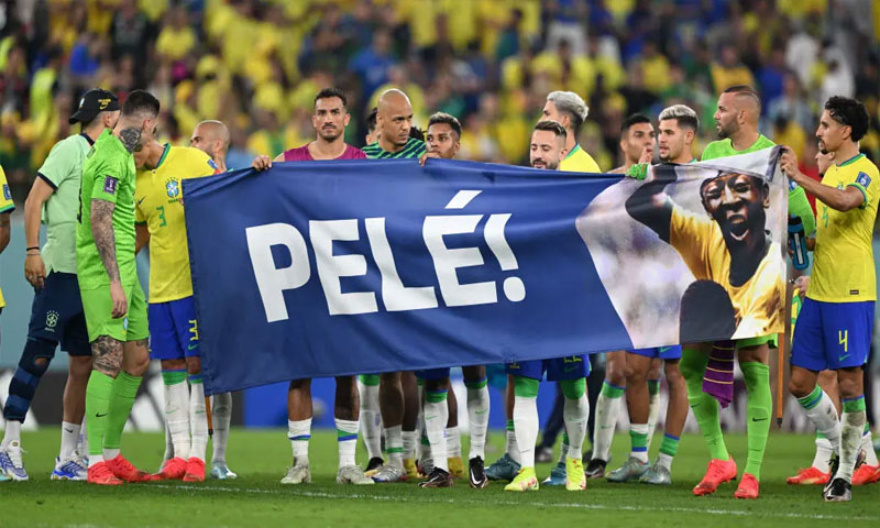 کوارٹر فائنل میں رسائی، برازیلین کھلاڑیوں کا لیجنڈ فٹبالر پیلے کو شاندار خراج تحسین