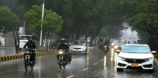 پنجاب کے مختلف شہروں میں موسلادھار بارش کے بعد بجلی منقطع